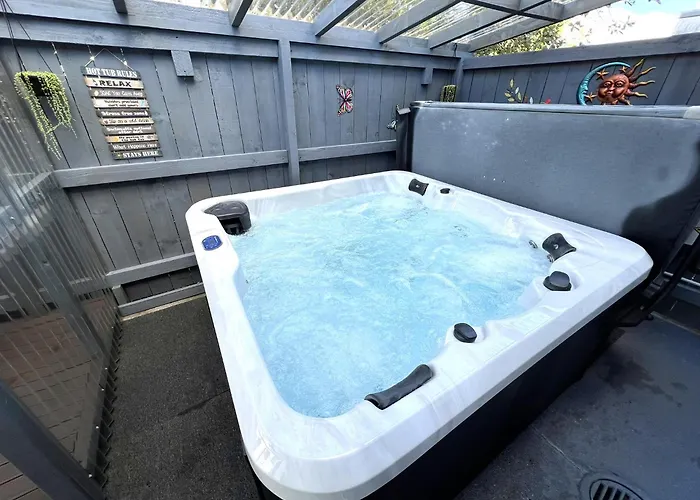 - Prime Location - With Garden