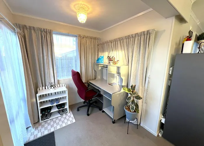 - Prime Location - With Garden Rotorua