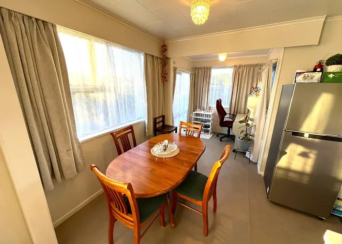 - Prime Location - With Garden * Rotorua